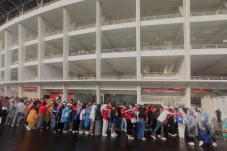 Hujan Guyur Stadion...