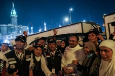 Momen Gus Men Sapa Jemaah...