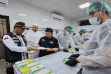 Pertama Dalam Sejarah,...