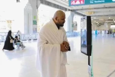 Robot AI untuk Menjawab...
