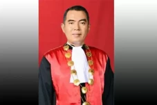 Hakim yang Vonis Mati...