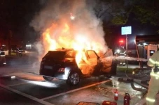 Kasus Mobil Listrik...
