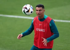 Cristiano Ronaldo Targetkan...