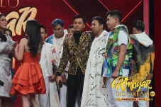Agung Kontestan asal...