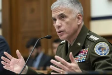 Siapakah Paul Nakasone?...