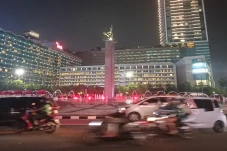 Malam Takbiran, Polisi...