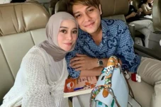 Rizky Billar Protes...