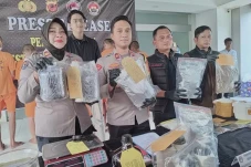 Polres Bogor Bongkar...