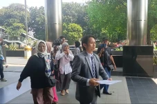 Ibu Pegi Setiawan Datangi...