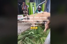 Viral! Seorang Mualaf...