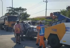 Minibus Terbalik di...