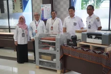 Diskop UKM Terima Bantuan...