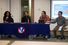 Seminar Pusat Studi...