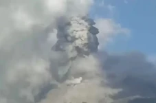 Gunung Lewotobi Laki-Laki...