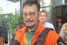 SYL dengan Suara Bergetar:...