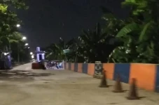 Parah, Melintas di Jalan...