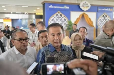 Maju dalam Pilkada,...