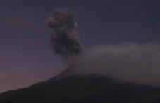 Gunung Lewotobi Laki-laki...