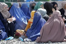 6 Negara dengan Populasi...