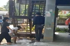 Viral! Remaja Perempuan...