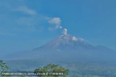 Gunung Semeru Erupsi...