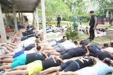 Ditangkap Petugas Imigrasi...