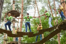 Aktivitas Team Building...