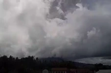 Gunung Ibu Meletus Dahsyat...
