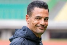 Prestasi Menterang Carlos...