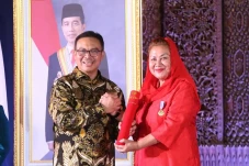 BKKBN RI Anugerahkan...