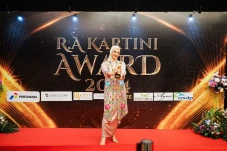 Angkie Yudistia Raih...