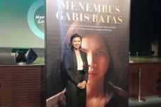 Lewat Buku Biografi,...