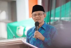 12 Perguruan Tinggi...