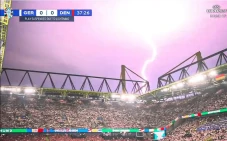 Badai Petir, Laga Jerman...