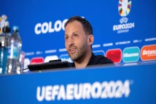 Pelatih Belgia Peringatkan...