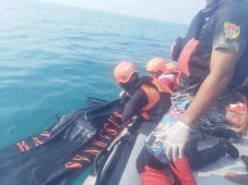 Hilang Terseret Ombak...