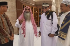 10 Orang Ustaz Pembimbing...