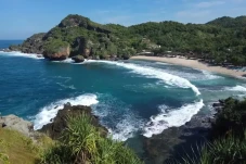 8 Pantai Terindah di...