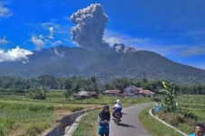 Status Gunung Marapi...