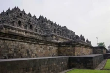 5 Candi Terbesar di...