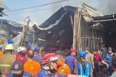 Kebakaran Gudang Perabotan...