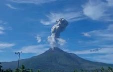 Gunung Lewotobi Laki-Laki...