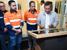 Menteri ESDM Resmikan...