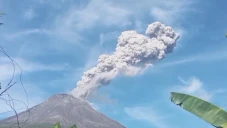 Gunung Lewotobi Laki-Laki...