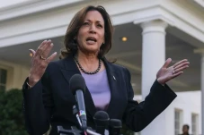 Kamala Harris Layak...