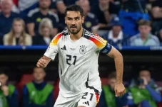 2 Pemain Spanyol yang...