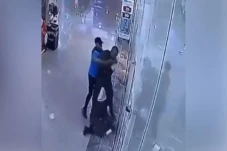 Pria Palestina Tikam...
