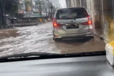Jakarta Diguyur Hujan...