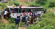 Bus Penuh Peziarah Nyaris...