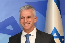 Bos Mossad Kembali dari...
